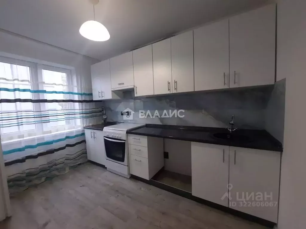 3-к кв. Брянская область, Брянск ул. Ромашина, 35 (61.2 м) - Фото 1