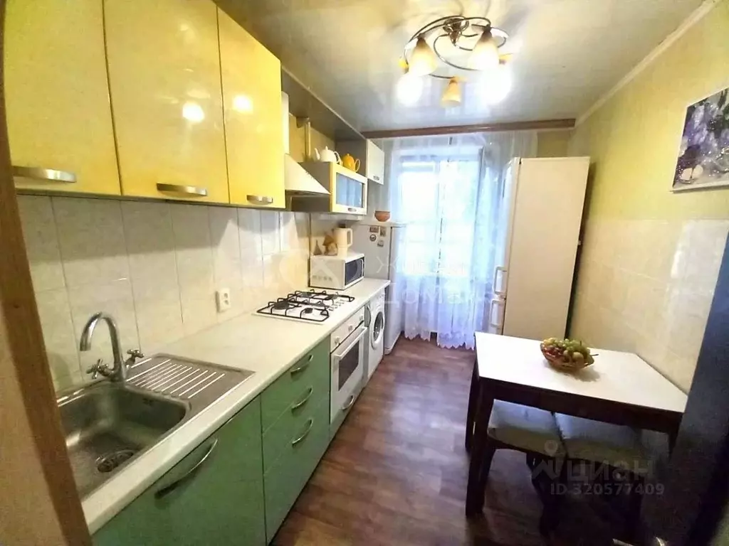 3-к кв. Волгоградская область, Волжский 22-й мкр, ул. Клавы Нечаевой, ... - Фото 0