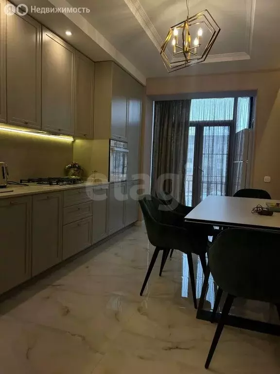 4-комнатная квартира: Владикавказ, улица Шамиля Джикаева, 4 (140 м) - Фото 0
