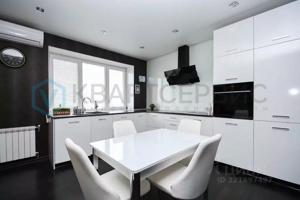 3-к кв. Омская область, Омск ул. Дианова, 27 (95.2 м) - Фото 1