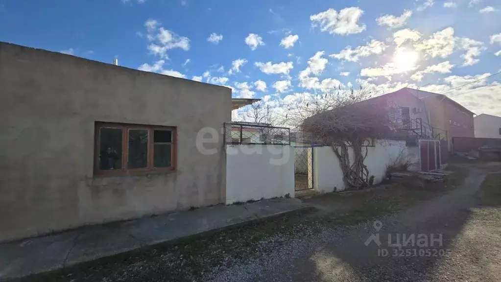 Дом в Крым, Сакский район, Лесновское с/пос, с. Прибрежное ул. ... - Фото 2