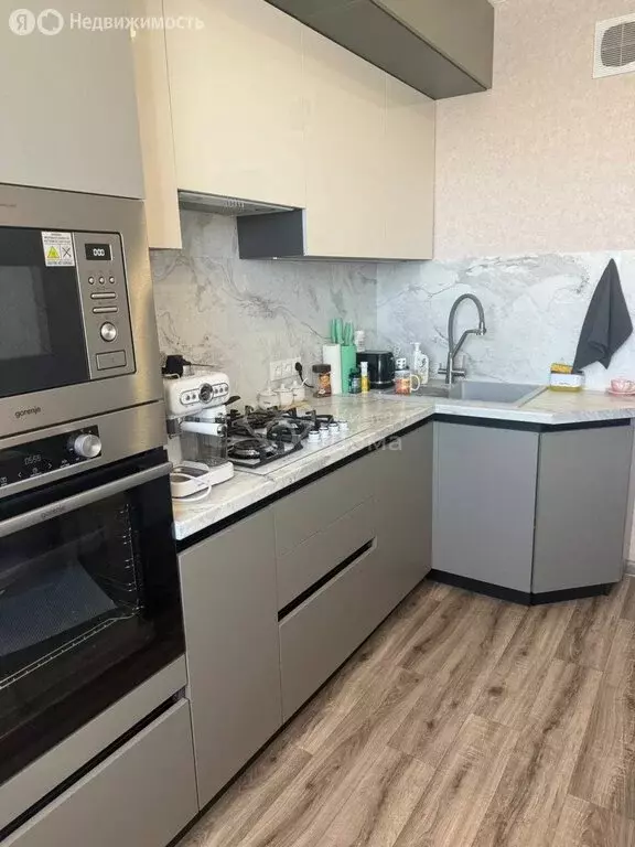 3-комнатная квартира: Волгоград, улица Быстрова, 58 (65.8 м) - Фото 1