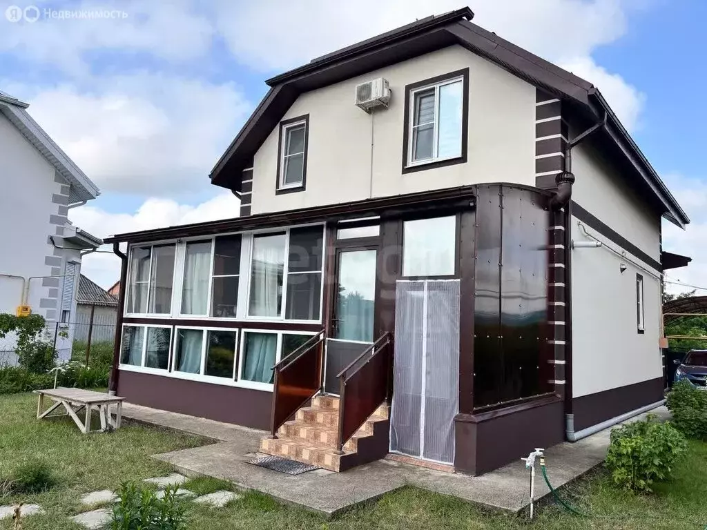 Дом в станица Гостагаевская, Урожайная улица (181 м) - Фото 1
