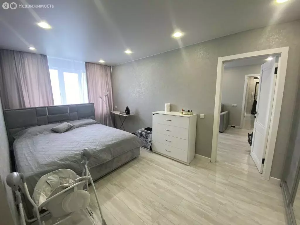 3-комнатная квартира: Новый Уренгой, улица Геологоразведчиков, 8А ... - Фото 1