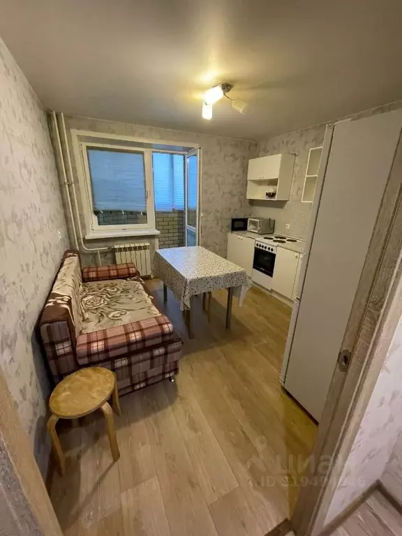 1-к кв. Тюменская область, Тюмень проезд Ямбургский, 3 (42.0 м) - Фото 0