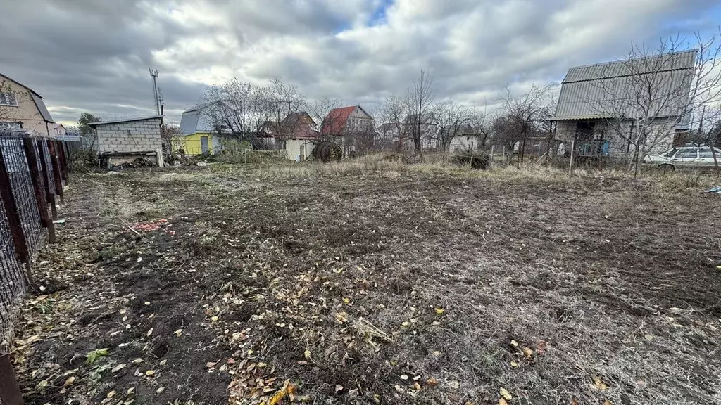 Участок в Саратовская область, Энгельсский район, Красноярское ... - Фото 0