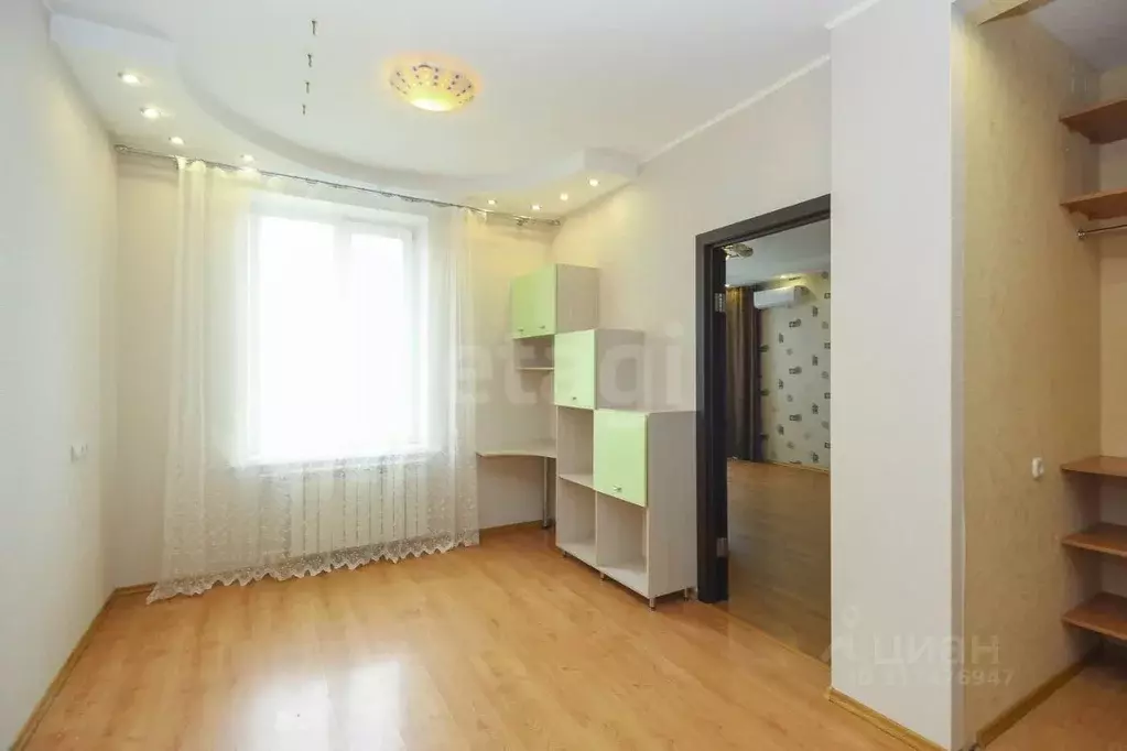 2-к кв. Омская область, Омск просп. Комарова, 19 (68.2 м) - Фото 0