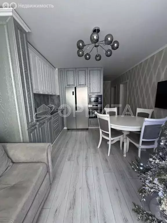 3-комнатная квартира: Тюмень, улица Федюнинского, 58к2 (92.5 м) - Фото 1