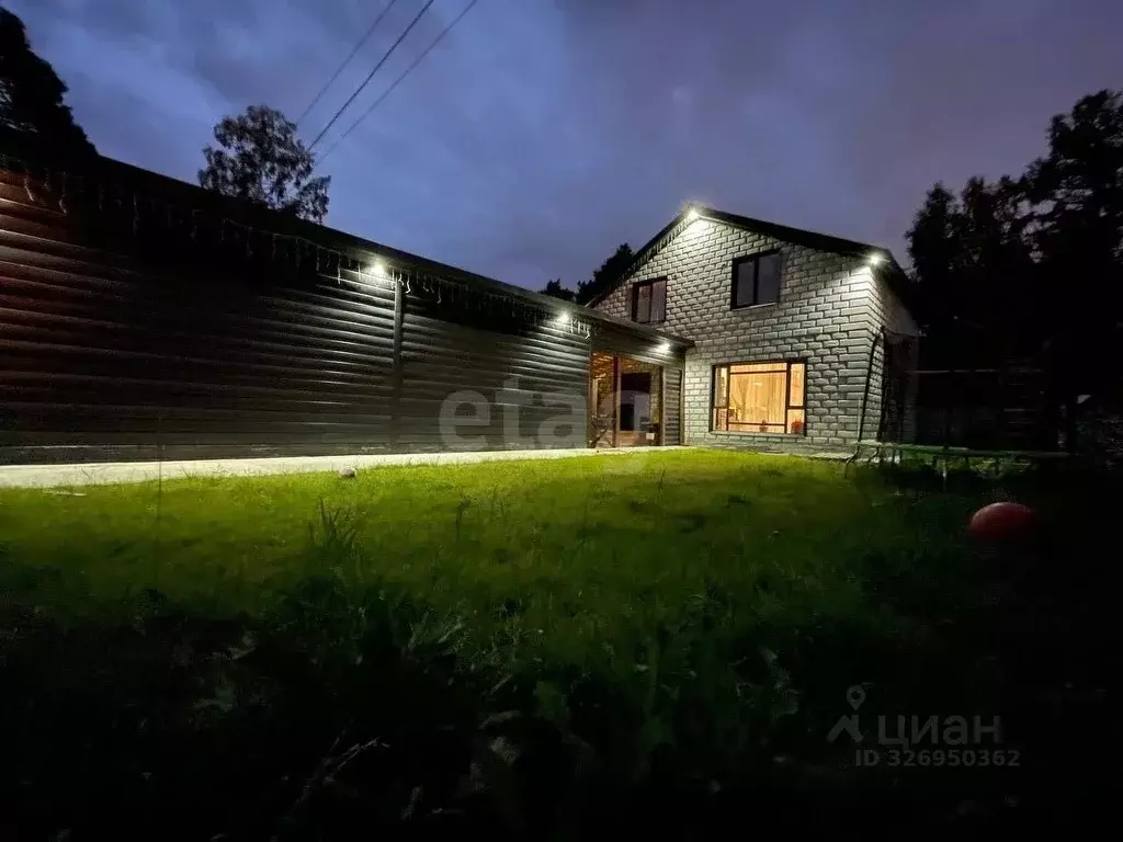 Дом в Ханты-Мансийский АО, Сургут ул. Урожайная (150 м) - Фото 1