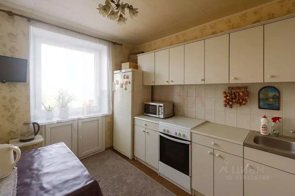 2-к кв. Белгородская область, Старый Оскол Жукова мкр, 47 (50.7 м) - Фото 0
