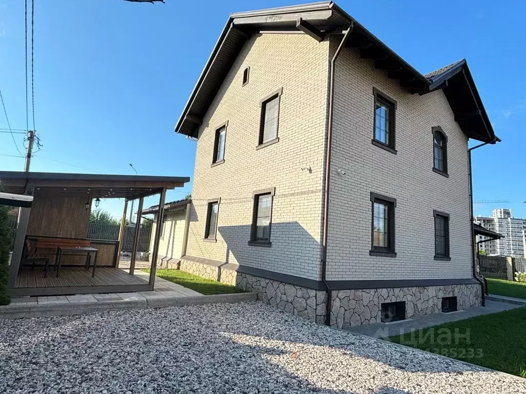 Дом в Псковская область, Псков ул. Ижорского Батальона, 50Б (192 м) - Фото 1