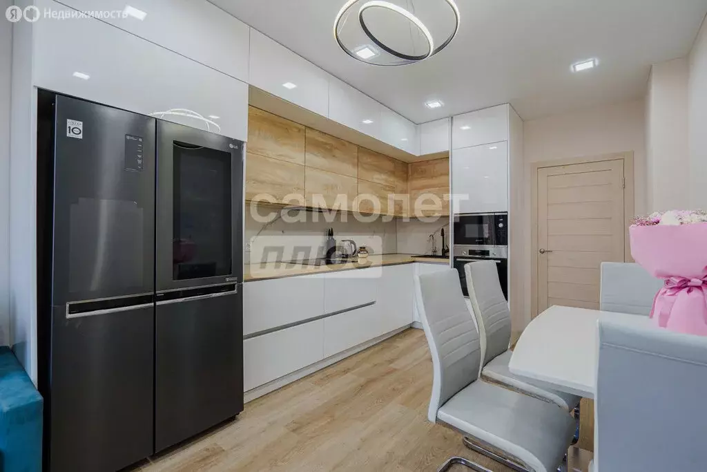 3-комнатная квартира: Екатеринбург, улица 8 Марта, 202/3 (88.7 м) - Фото 1