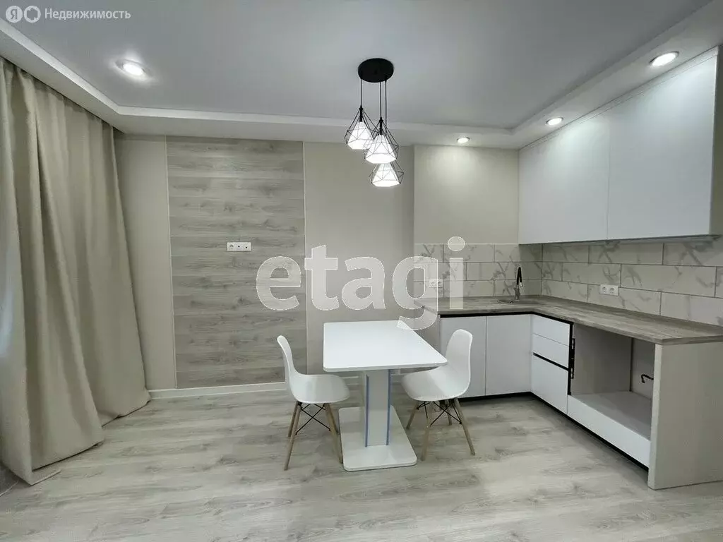 1-комнатная квартира: Тюмень, улица Мельникайте, 2к13 (42.3 м) - Фото 1