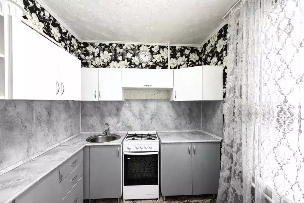 1-к кв. Чувашия, Канаш Заводская ул., 5 (31.3 м) - Фото 1