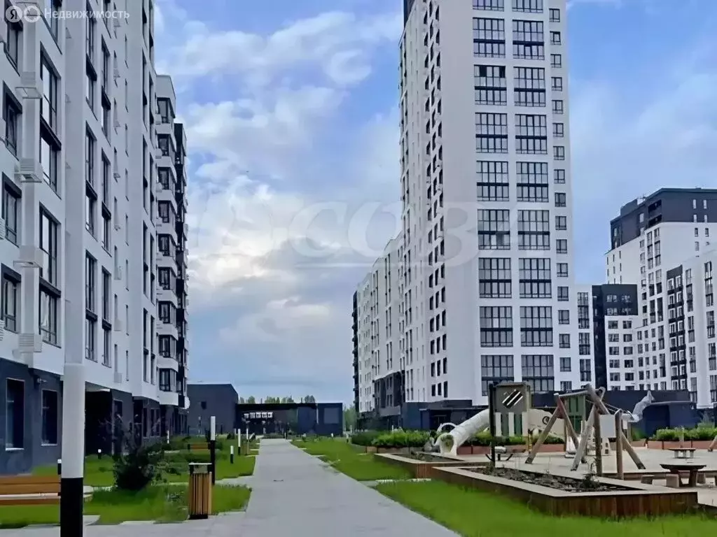 2-комнатная квартира: Тюмень, улица Братьев Бондаревых, 5 (63.5 м) - Фото 2