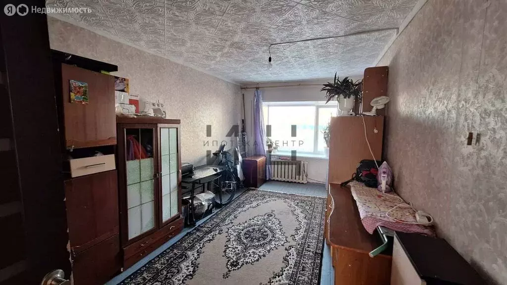 3-комнатная квартира: село Маккавеево, улица Бутина, 63 (65 м) - Фото 1