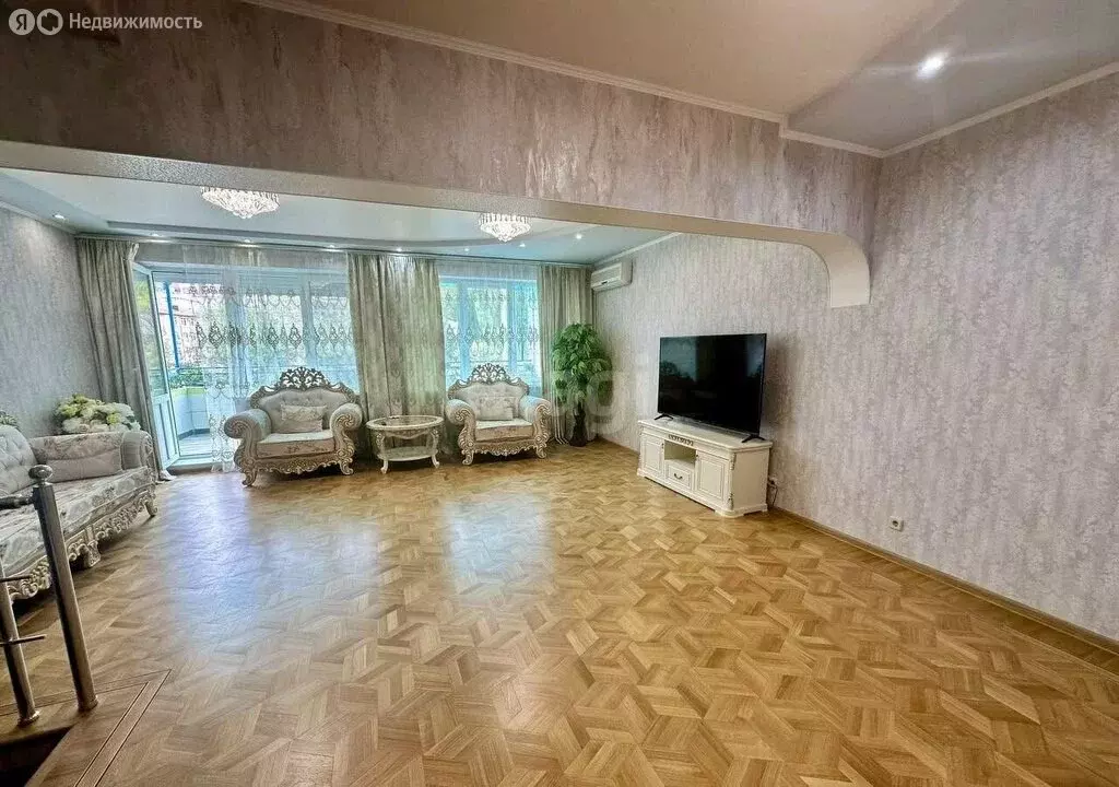 Дом в Адлер, улица Белых Акаций (370 м) - Фото 1