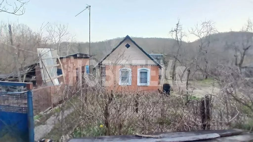 Дом в Краснодарский край, Апшеронский район, Куринское с/пос, пос. ... - Фото 1