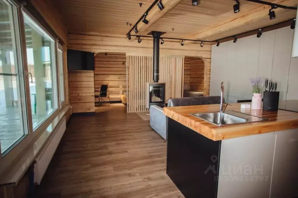 Дом в Карелия, Питкярантский муниципальный округ, д. Ууксу ул. ... - Фото 1