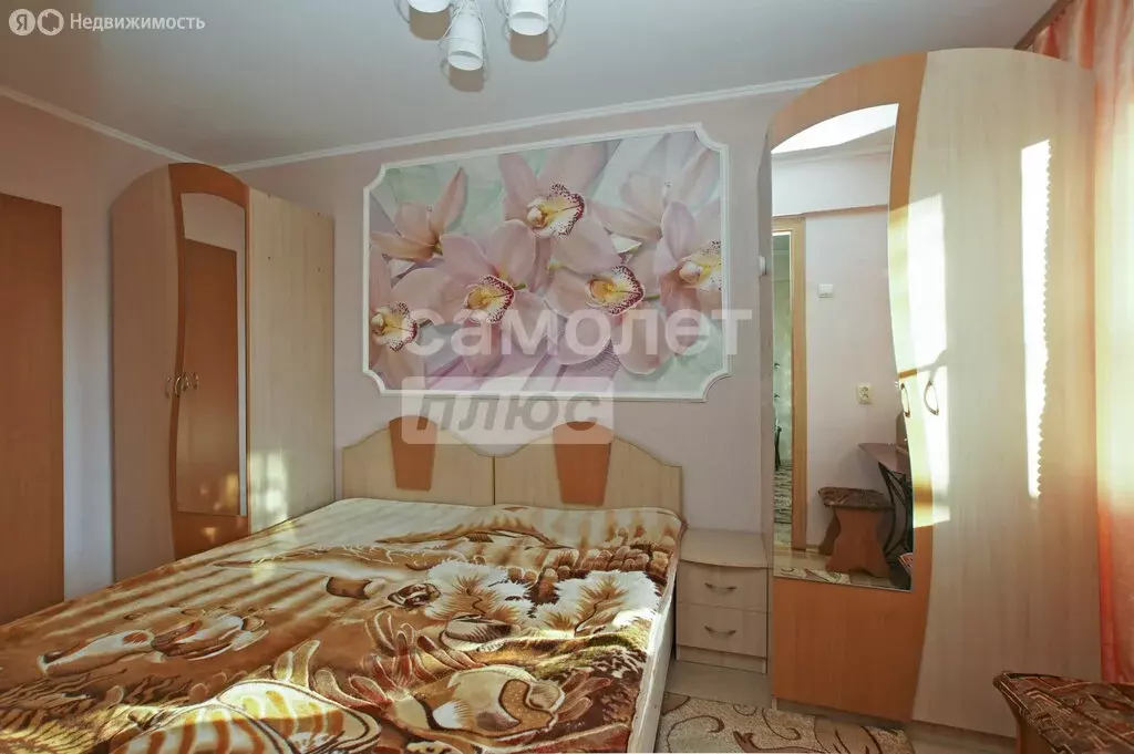 3-комнатная квартира: Омск, улица Петра Осминина, 10 (55.7 м) - Фото 1