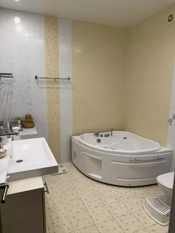 4-к кв. Саха (Якутия), Якутск ул. Чиряева, 5/1 (124.0 м) - Фото 1