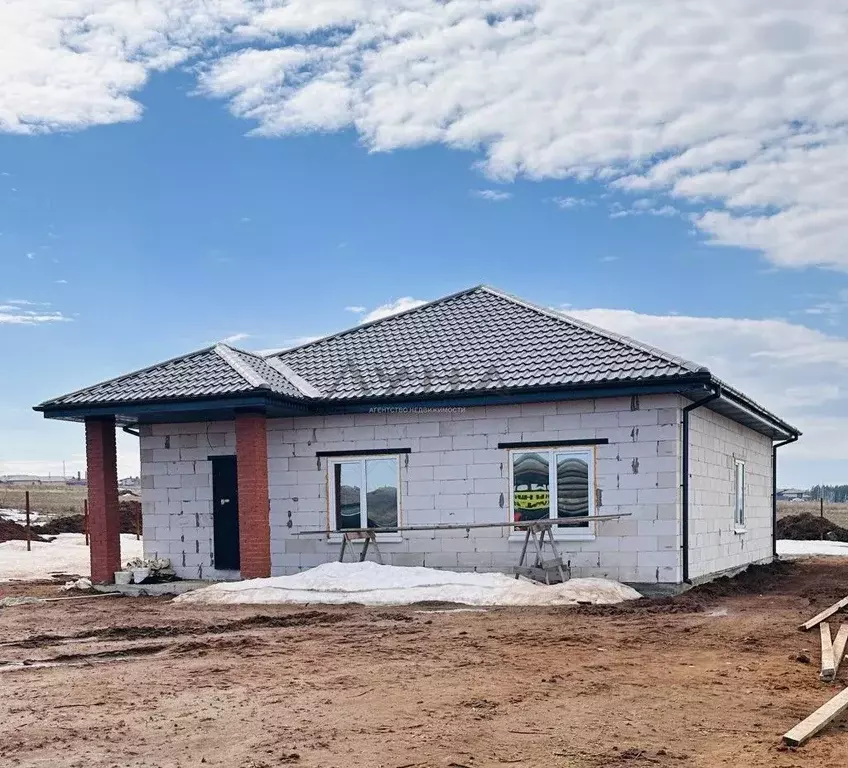 Дом в Татарстан, Тукаевский район, Калмиинское с/пос, д. Кырныш ул. ... - Фото 1