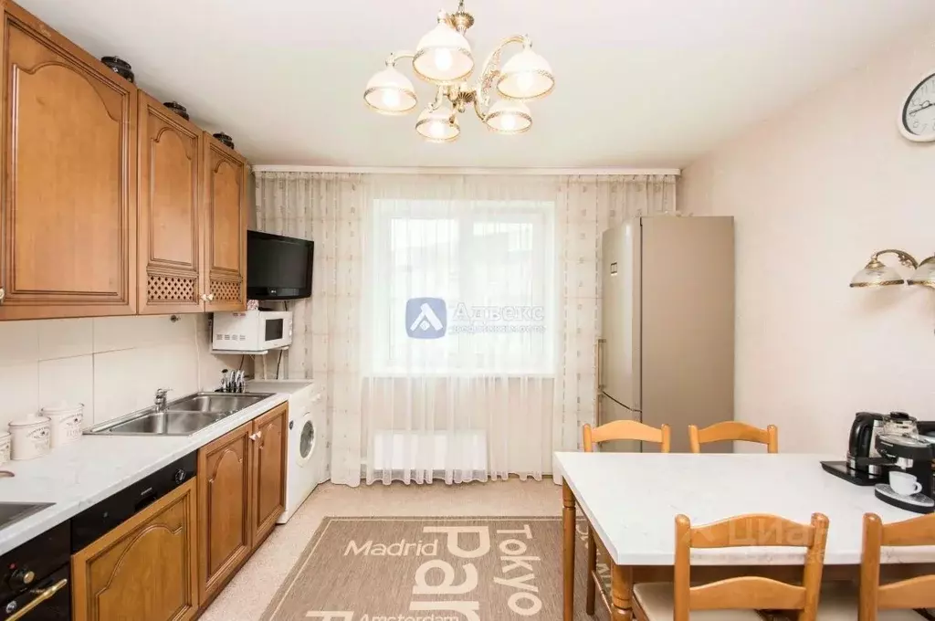 3-к кв. Тюменская область, Тюмень ул. Мельникайте, 122 (87.0 м) - Фото 2