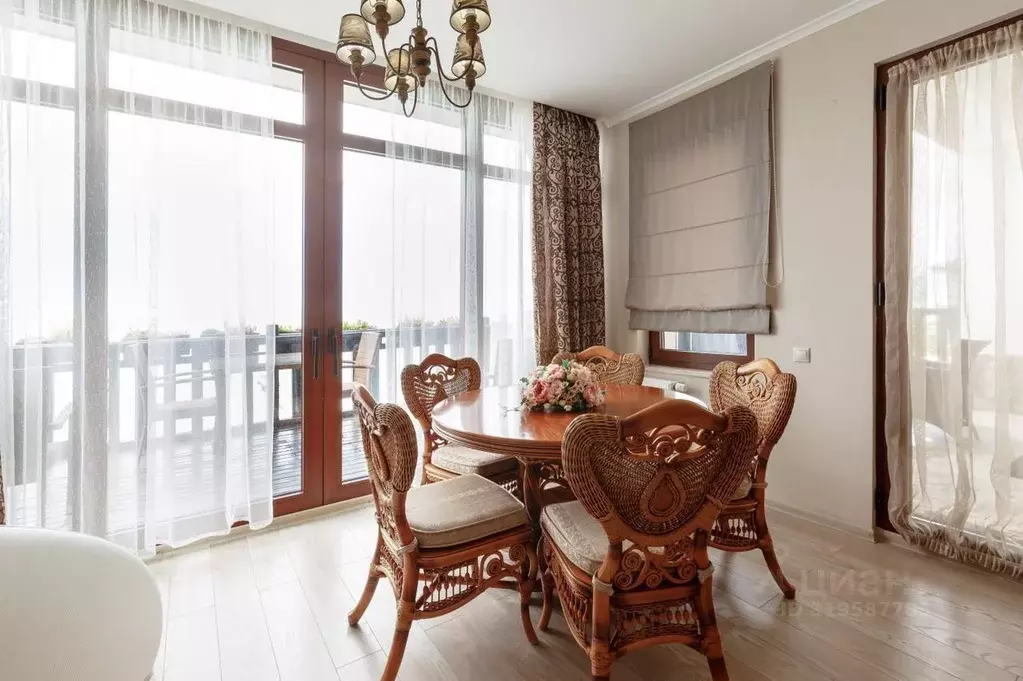 Квартира, 3 комнаты, 223 м - Фото 0