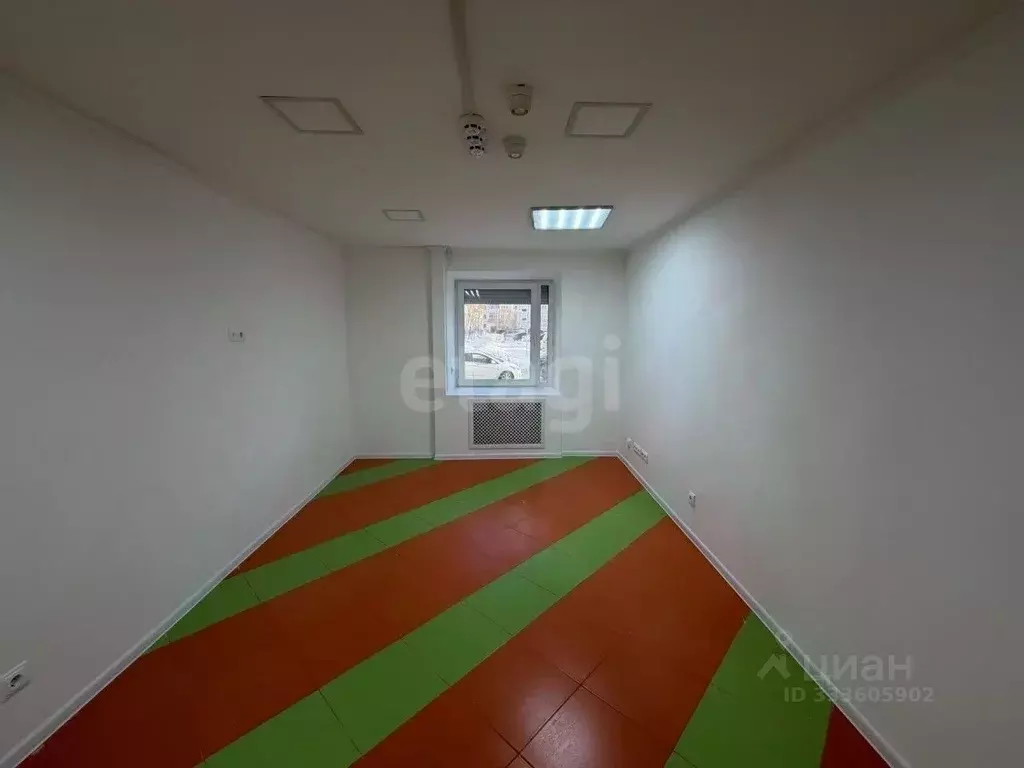 Помещение свободного назначения в Ямало-Ненецкий АО, Новый Уренгой ул. ... - Фото 1