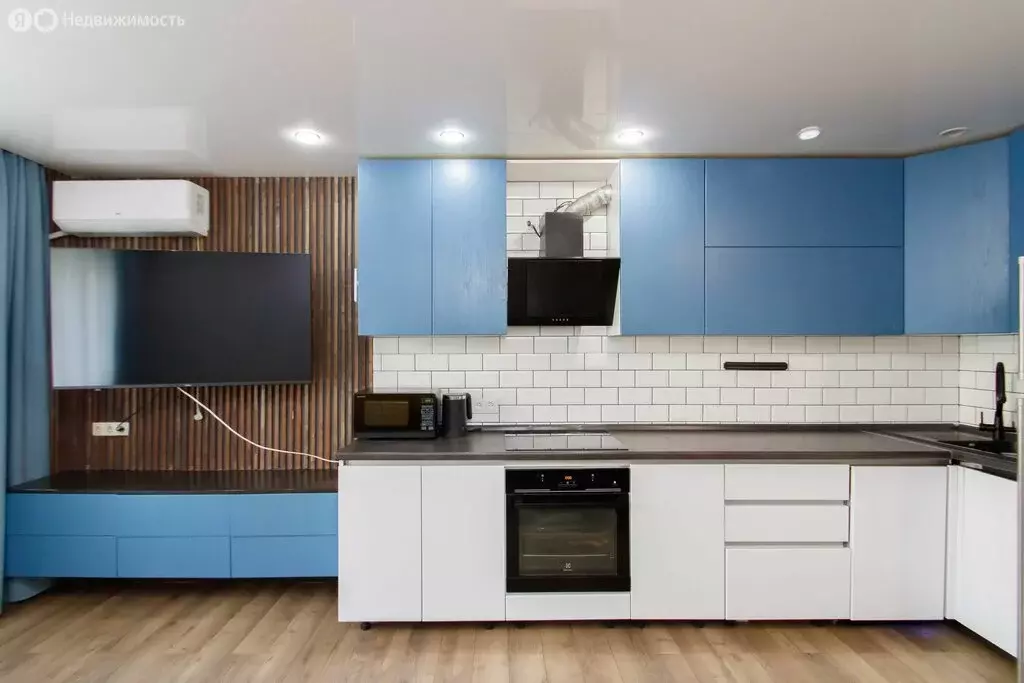 2-комнатная квартира: Тюмень, улица Александра Митинского, 3 (67.4 м) - Фото 2