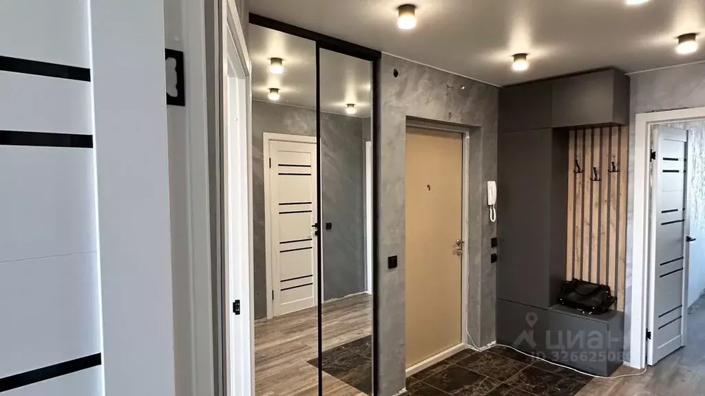 2-к кв. Удмуртия, Ижевск Базарная пл., 1 (53.3 м) - Фото 1