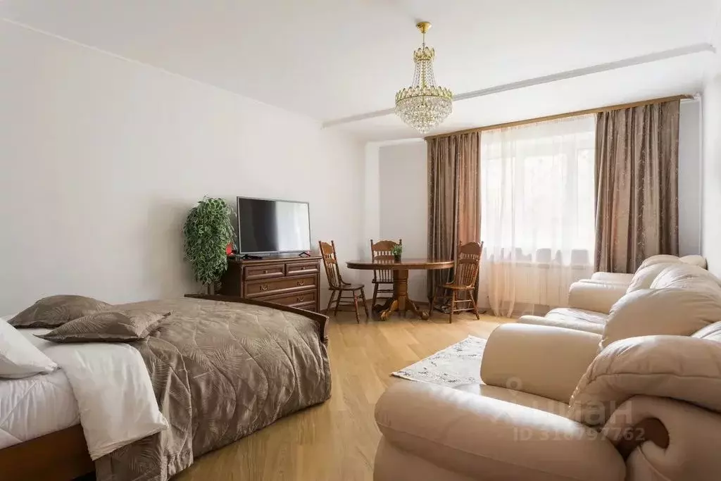 3-к кв. Новосибирская область, Новосибирск ул. Чаплыгина, 98 (83.0 м) - Фото 0