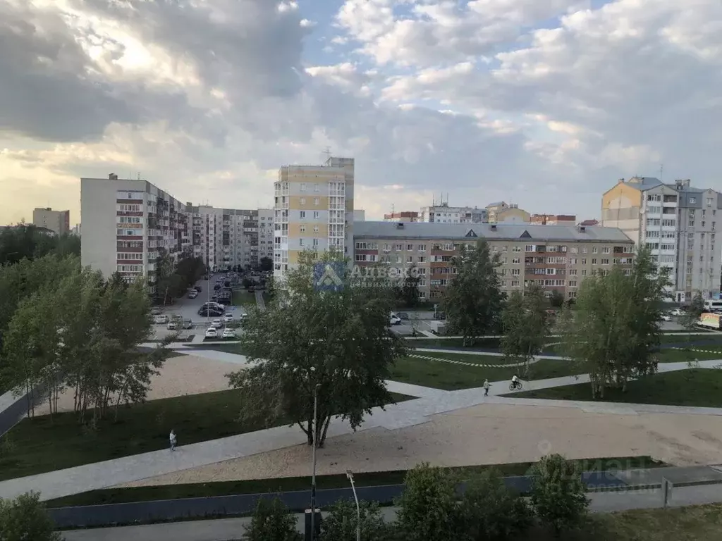 2-к кв. Тюменская область, Тюмень ул. Домостроителей, 26 (61.0 м) - Фото 0