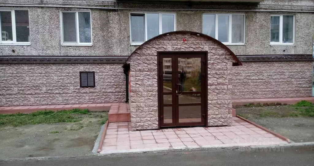 Торговая площадь в Свердловская область, Серов ул. Каляева, 39 (91 м) - Фото 1
