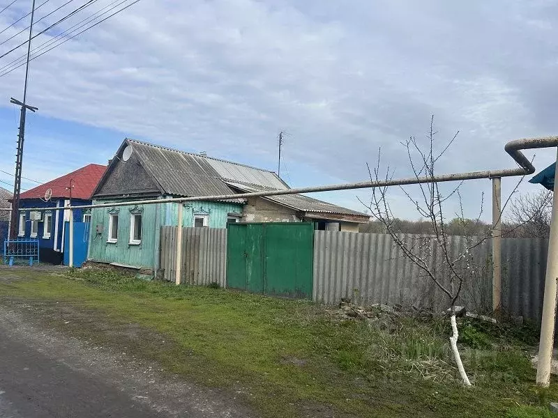 Дом в Воронежская область, Россошанский район, с. Подгорное ул. ... - Фото 1