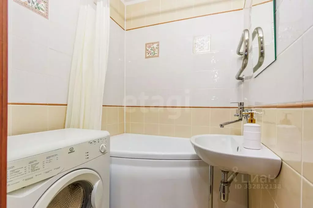 2-к кв. Тюменская область, Тюмень ул. Баумана, 112 (45.8 м) - Фото 0