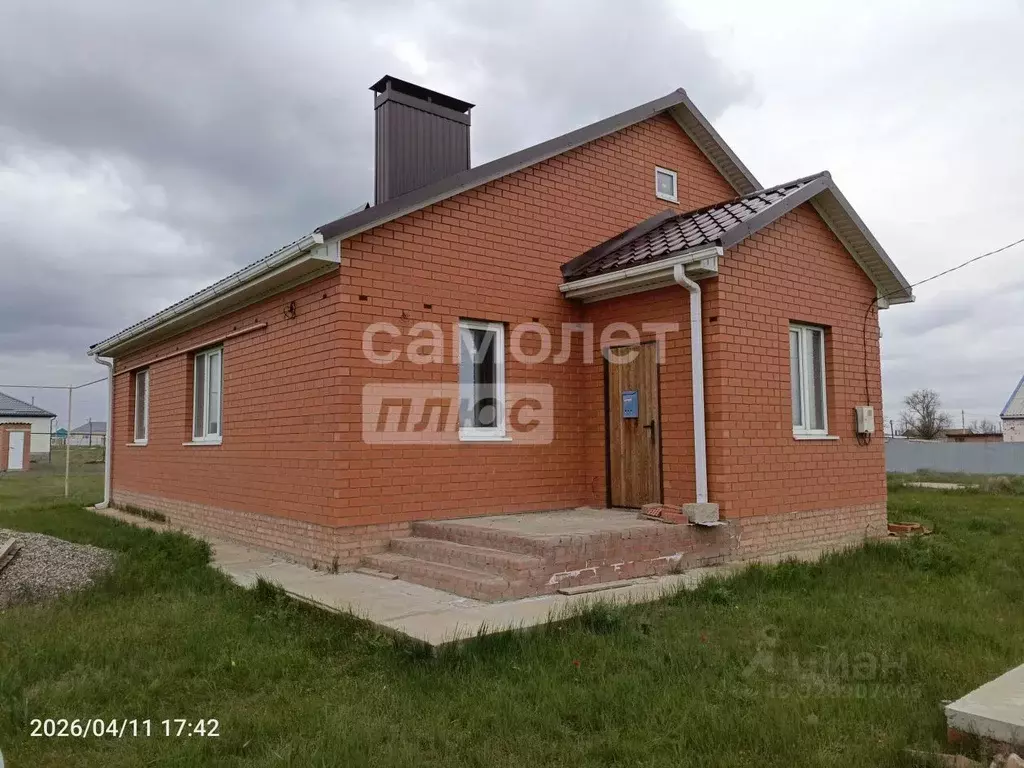 Дом в Калмыкия, Целинный район, с. Троицкое ул. Мучкаева (108 м) - Фото 1