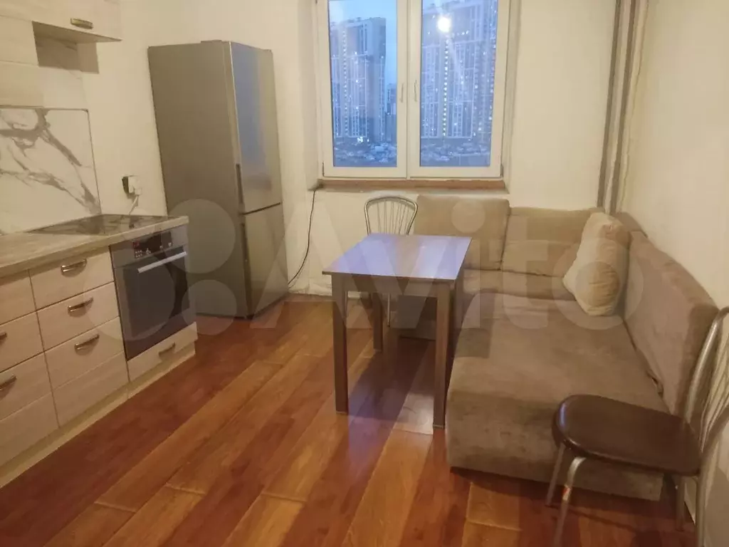 1-к. квартира, 40 м, 4/19 эт. - Фото 1