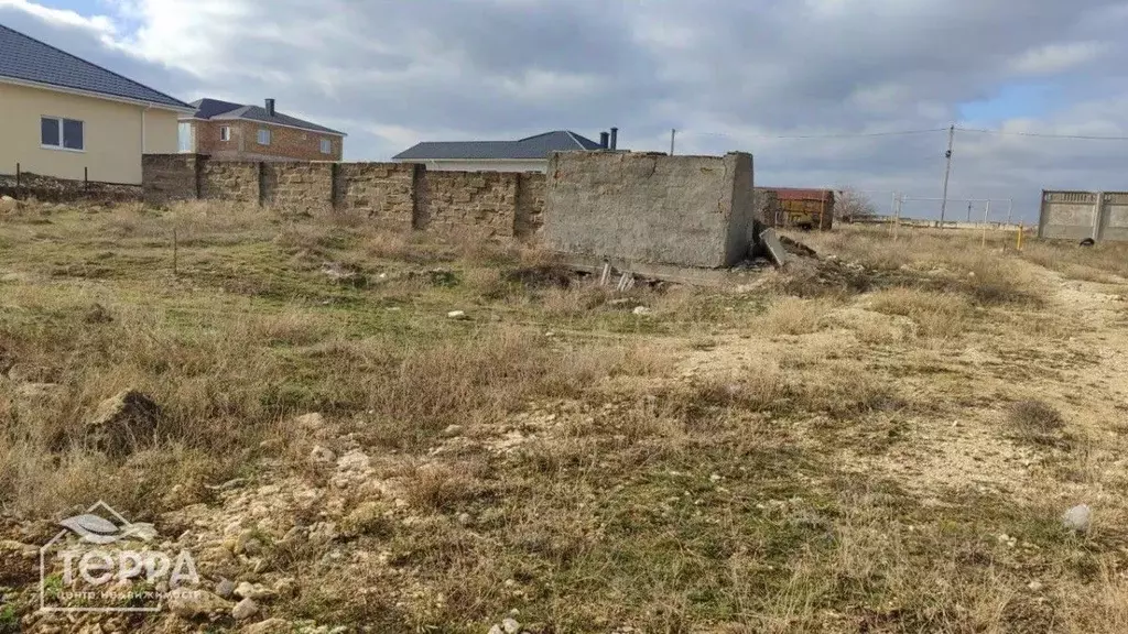 Участок в Крым, Сакский район, Суворовское с/пос, с. Каменоломня ул. ... - Фото 1