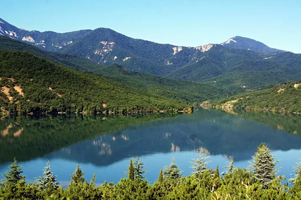 Участок в Крым, Алушта муниципальный округ, с. Изобильное ул. Горная, ... - Фото 1