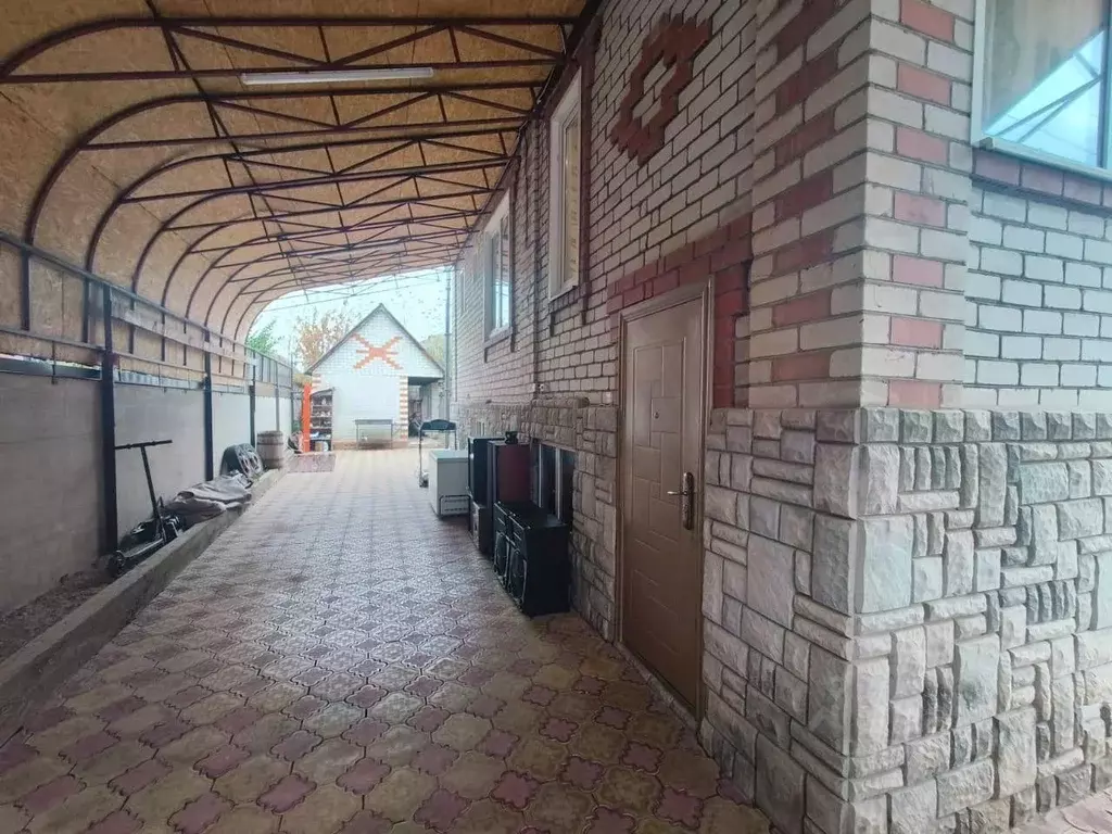 Дом в Краснодарский край, Лабинск ул. Автомобилистов (208 м) - Фото 1