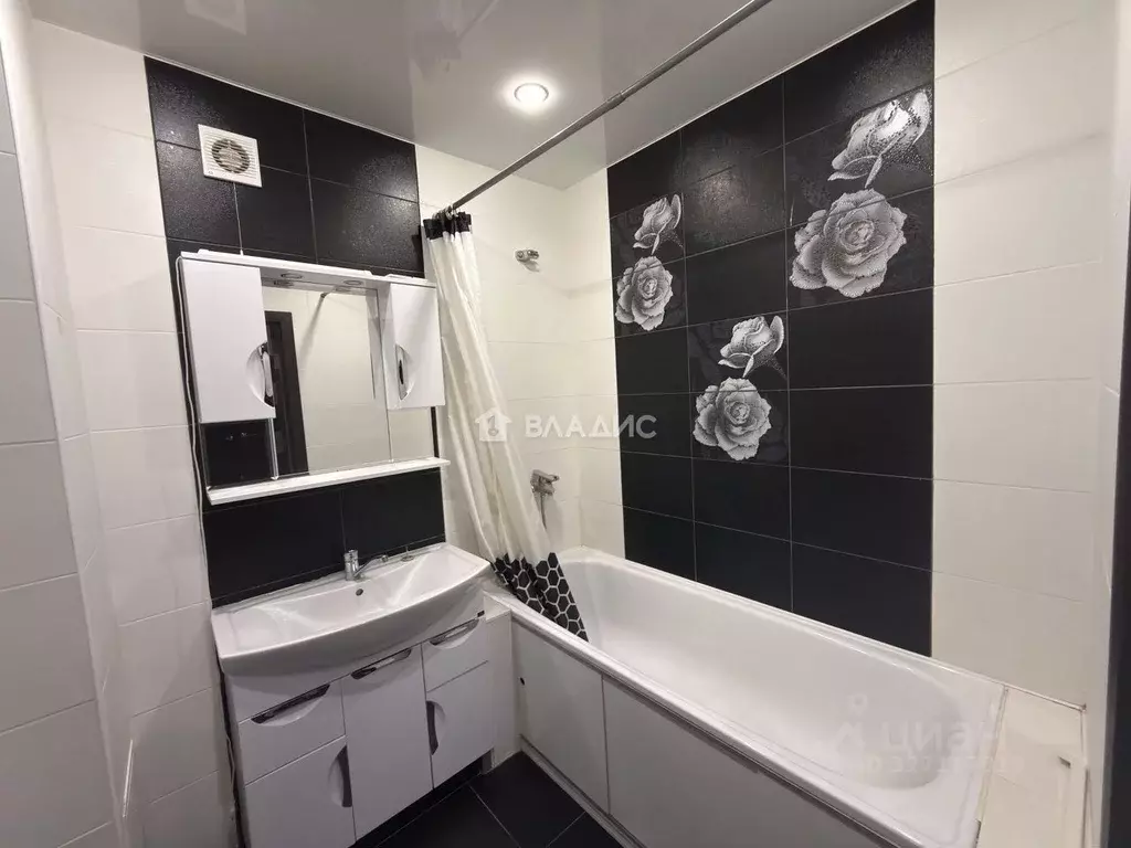 2-к кв. Пензенская область, Пенза ул. Измайлова, 66 (56.8 м) - Фото 2