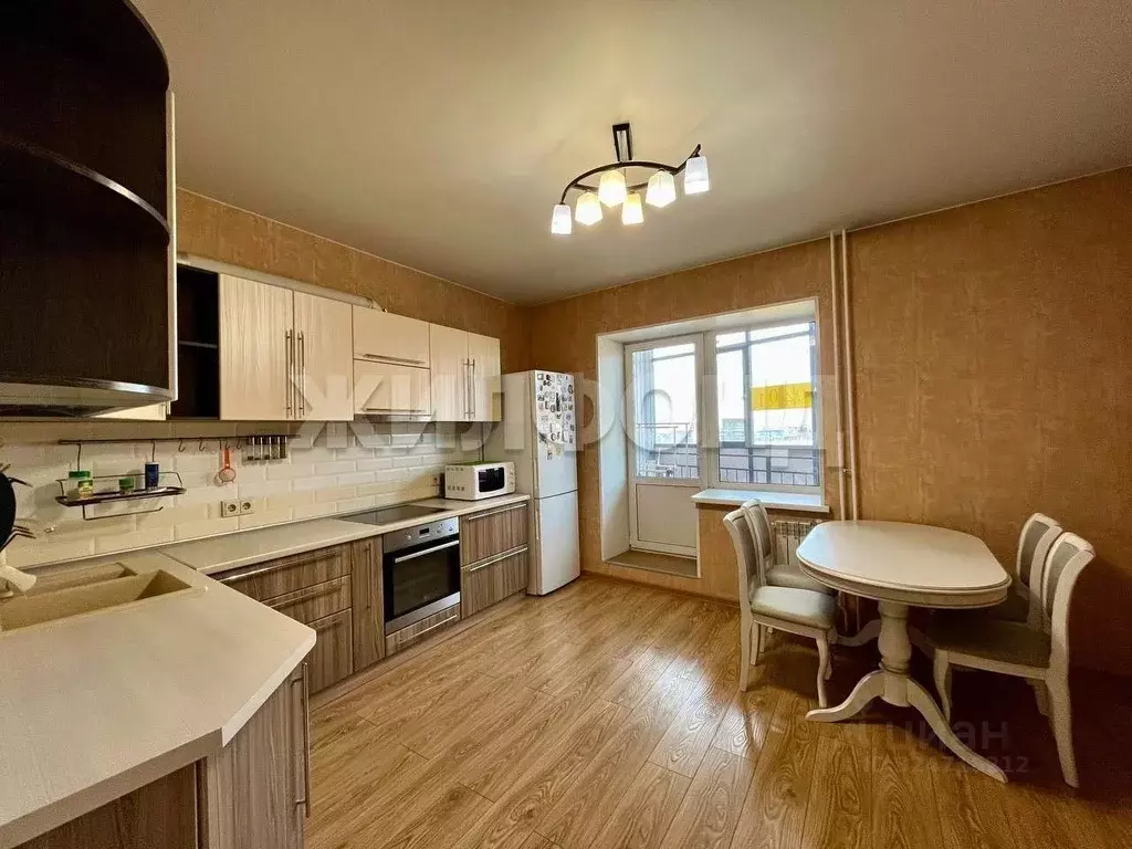 2-к кв. Хакасия, Абакан ул. Стофато, 12А (88.5 м) - Фото 1