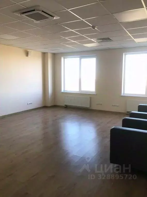 Офис в Санкт-Петербург Октябрьская наб., 10к1 (44 м) - Фото 1