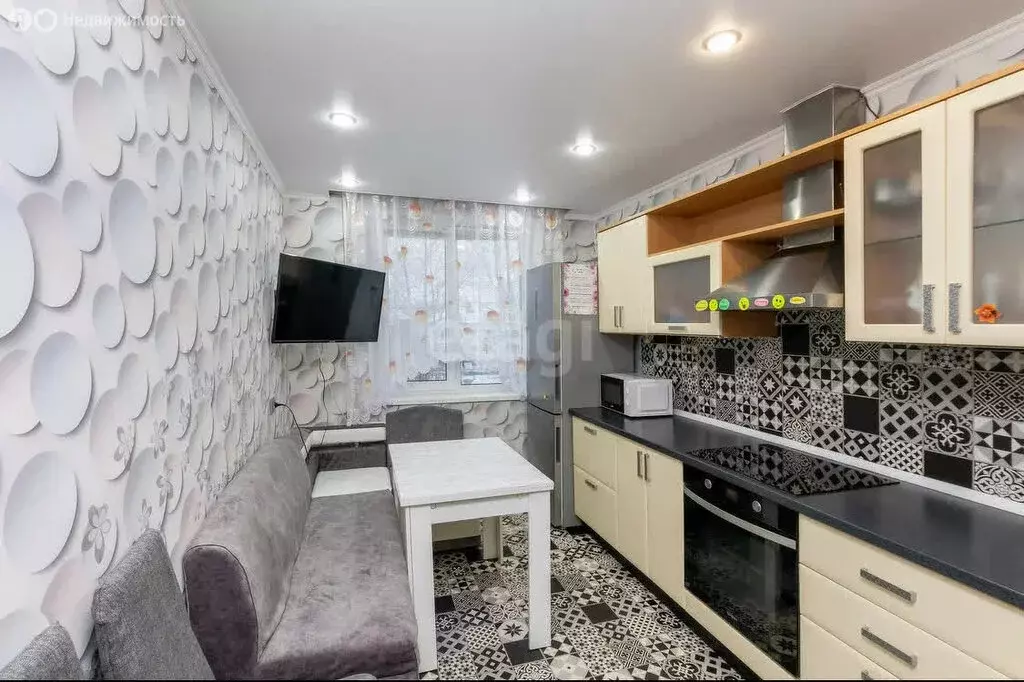 3-комнатная квартира: Тюмень, Камчатская улица, 50 (65.7 м) - Фото 1