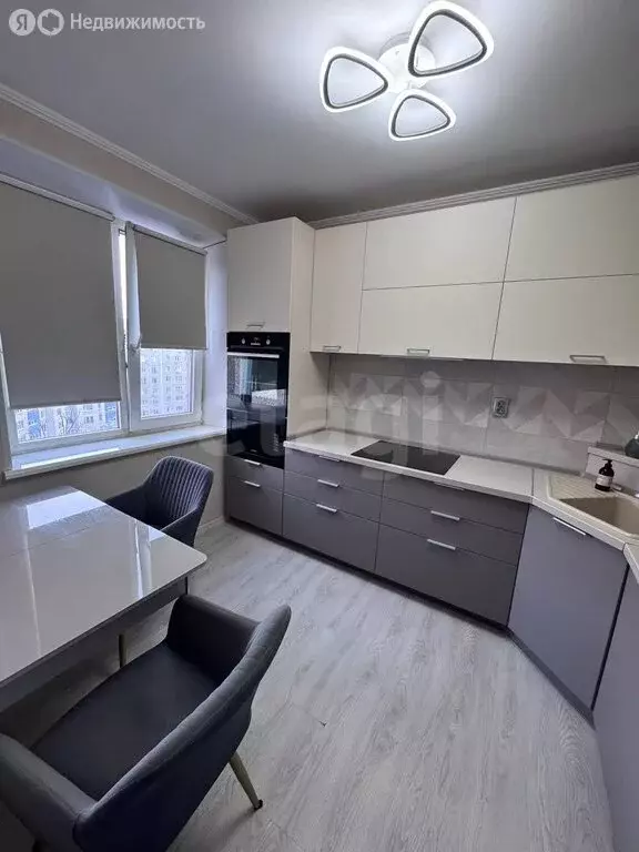 3-комнатная квартира: Тюмень, улица Мельникайте, 135 (65.7 м) - Фото 2