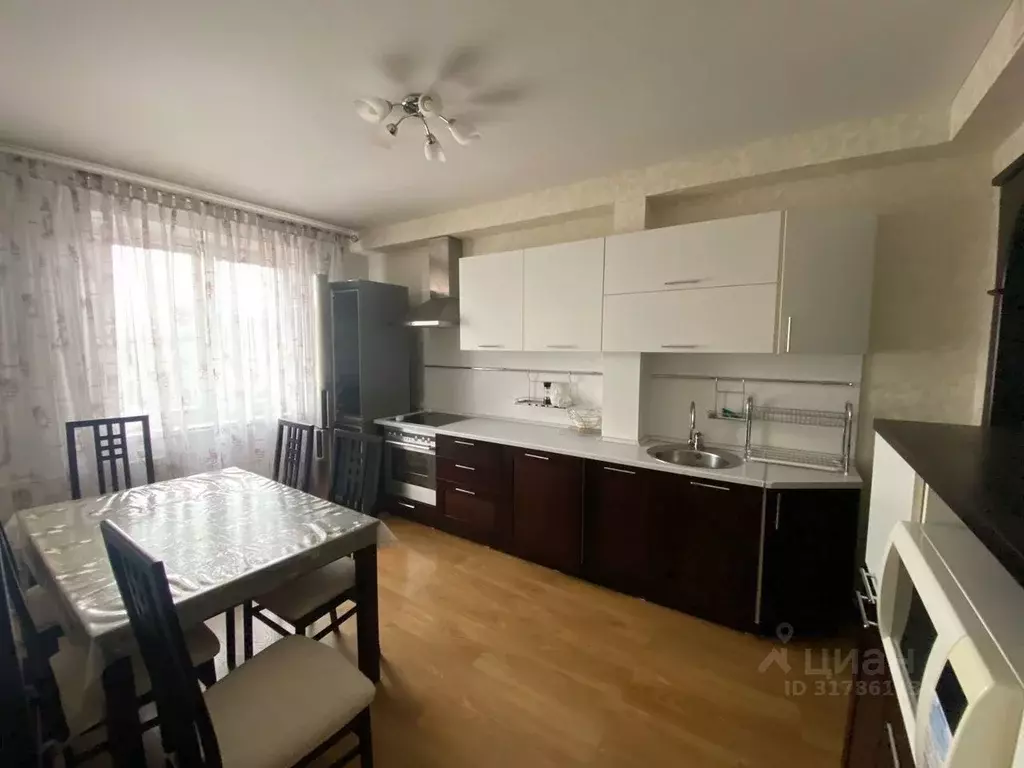3-к кв. Красноярский край, Красноярск ул. Молокова, 64 (70.0 м) - Фото 0