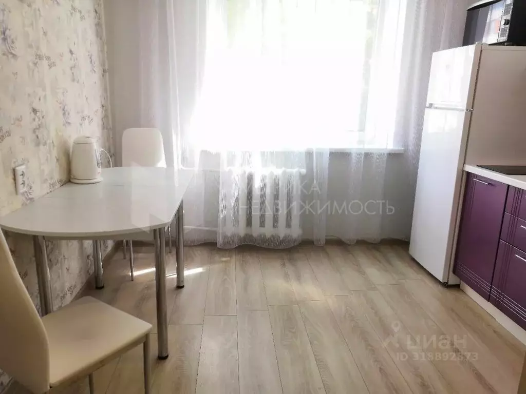 2-к кв. Тюменская область, Тюмень ул. 50 лет Октября, 36а (55.0 м) - Фото 0
