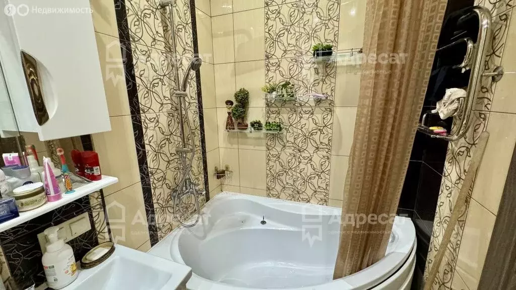 3-комнатная квартира: Волгоград, улица Копецкого, 16 (78 м) - Фото 1