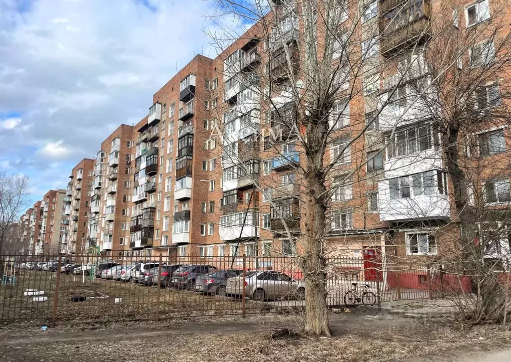 3-к кв. Омская область, Омск ул. Серова, 26 (56.0 м) - Фото 0